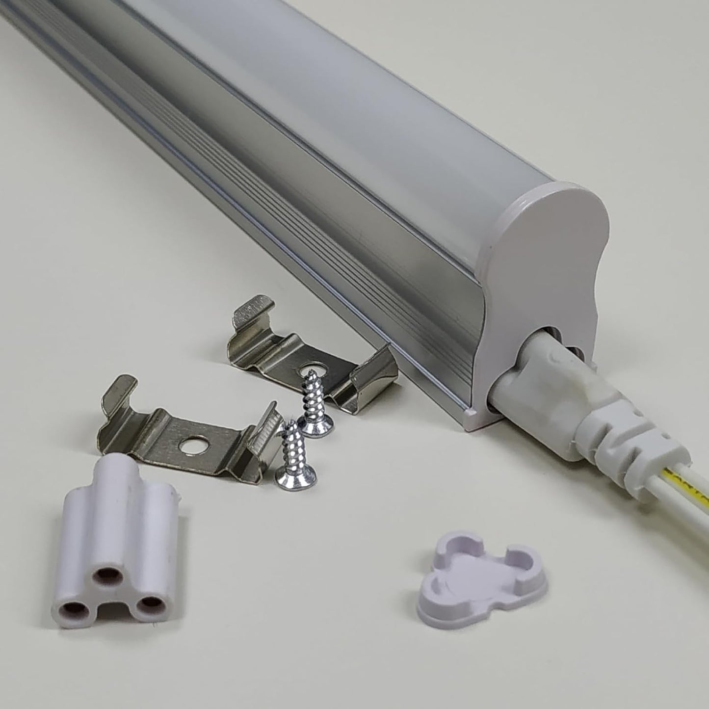 4 Pack - 4FT LED T5 Integrated Fixture -18W 2100 Lumens - Selectable, Linkable Utility Shop Light, Ceiling and Under Cabinet Light, Corded Electric